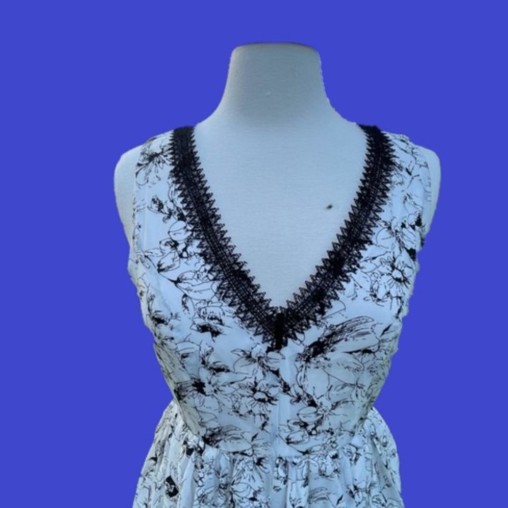 NWT Everleigh V-Neck Sleeveless Dress (L) - Picture 4 of 10